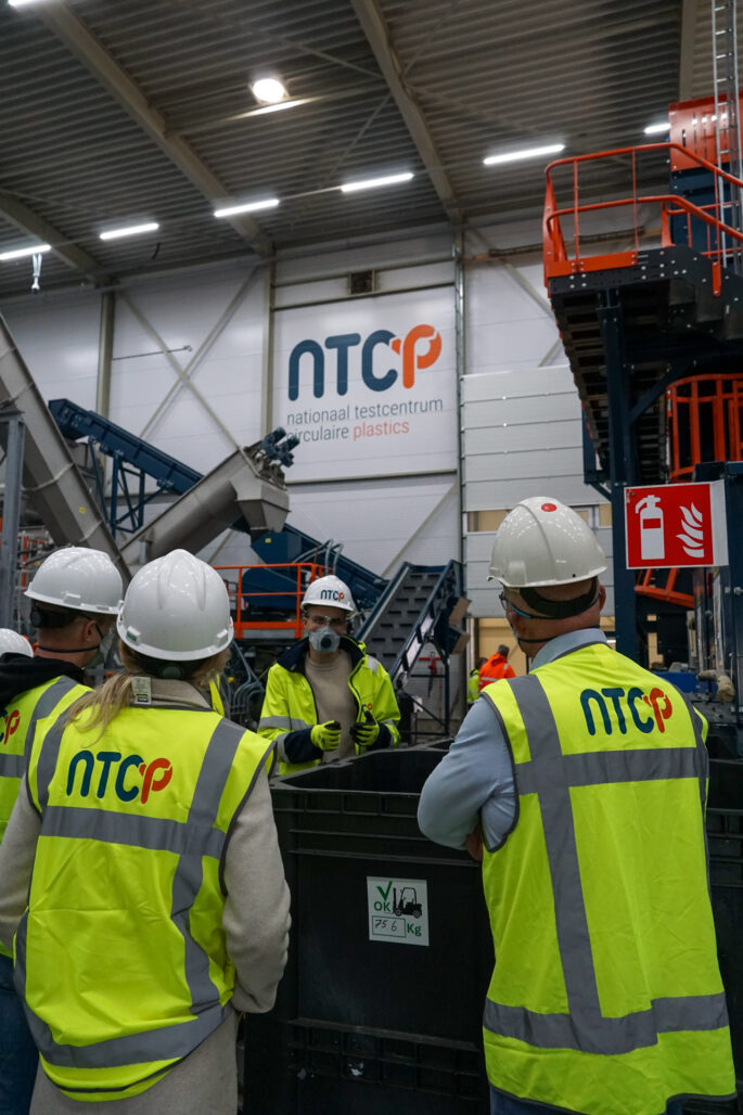 A tour guided by Lieuwe-Lei Hendriks at the Nationaal Testcentrum Circulaire Plastics.